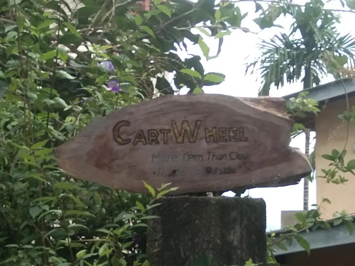 Apartment Cartwheel - More Open Than Close Hindagala Sri Lanka